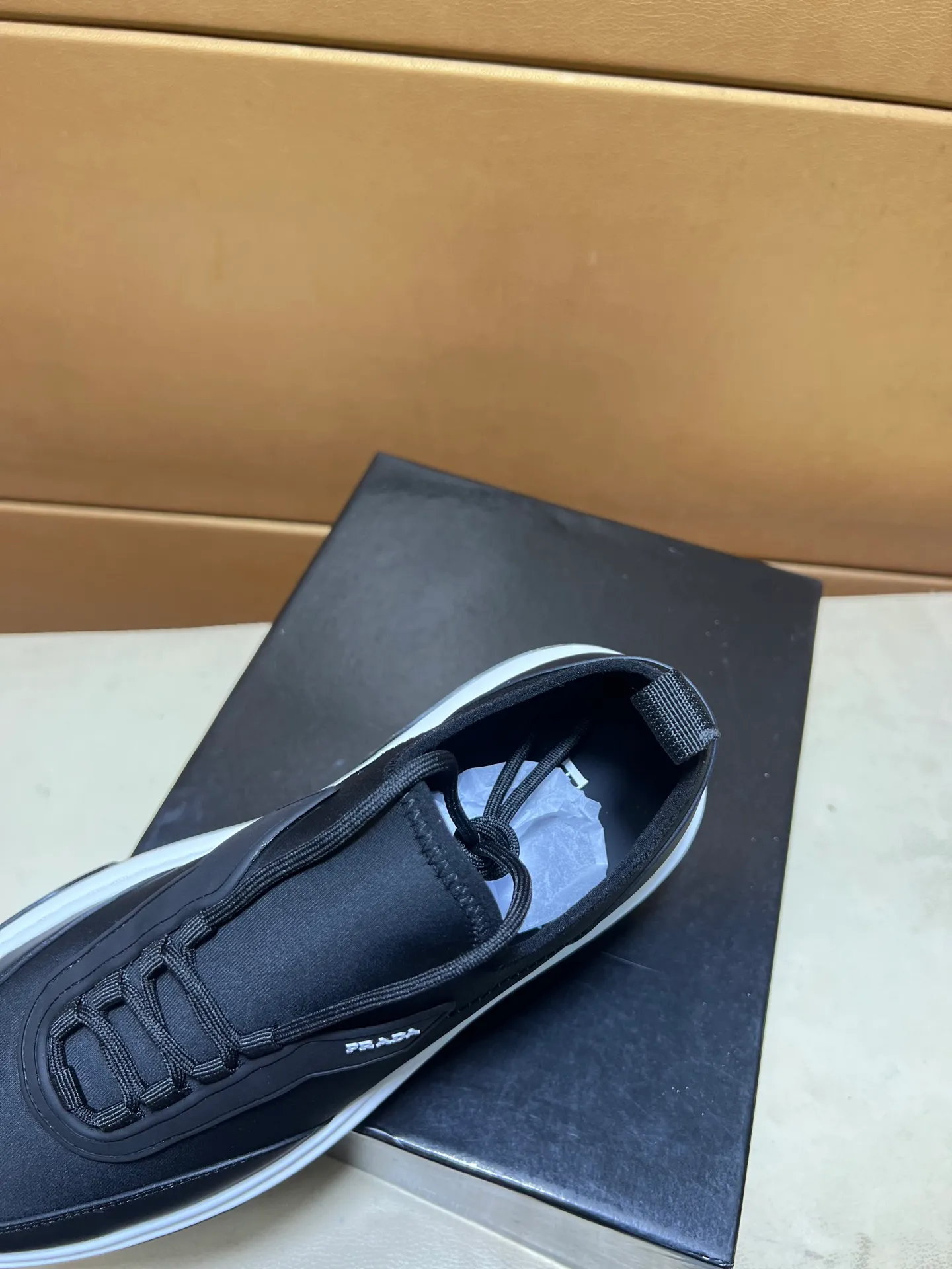 pp560💰👑👑《PRADA》【Classic Original Version】Prada: Top 🔝 Purchasing Agent 🔍🔍Sold at the latest men’s counter simultaneously, imported high-quality original version from Italy 🇮🇹: 🔝Brand silk calfskin·Shoe height, brand logo·Brand high mercerized canvas cloth·Tongue screen printing Brand logo: Prominent (high-end, extravagance, class), exquisite workmanship (imported Italian 🇮🇹 water-based mesh lining, 🐂cowhide feet), soles: original soles specially provided by the original factory, double-layer movable molding: transparent air cushion bottom, environmentally friendly, wear-resistant, ultra-light, comfortable, 🌲🌲🌲, real-life photos 🎬The real ones are more beautiful Code number 38-44